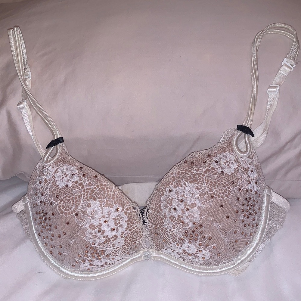 Victoria’s Secret ivory and tan push up bra